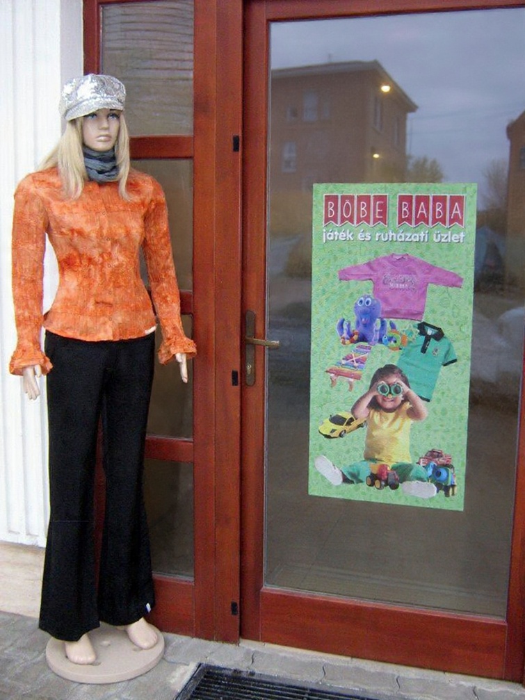 Böbe baba játék és ruházat