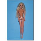 Mattel Barbie fej 2005-ös évszámmal Simba testen ruha nélkül teljes alakban szemből fotózva