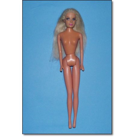 Mattel Barbie fej 2005-ös évszámmal Simba testen ruha nélkül teljes alakban szemből fotózva