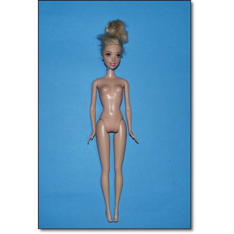  Mattel Disney Hamupipőke Barbie baba ruha nélkül, kék öntött nyakpánttal teljes alakban szemből fotózva