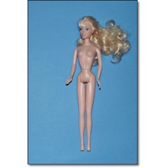 Mattel Disney Csipkerózsika Barbie baba ruha nélkül, hajlítható térdekkel teljes alakban szemből fotózva