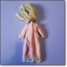 Hosszú szőke hajú vintage Mattel játék baba rózsaszín ruában hattal