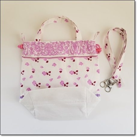 Kézi-, és válltáska Virágmintás