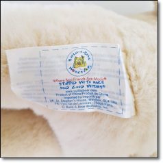 Build-A-Bear Workshop eredeti belső textil termékcímke közelről