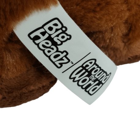 Tiszta, fehér Big Headz bevarrt textil címke a plüss játékon
