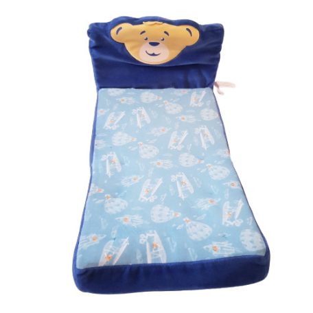 Build-A-Bear kinyitott kék plüss játék heverő hőlégballonos mintával magában