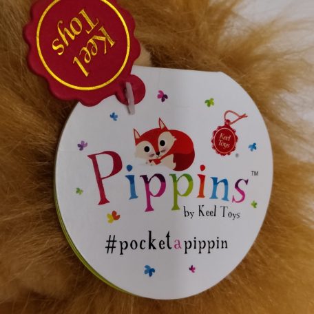 Piros pecsétes Keel Toys Pippins pocketapippin eredeti gyári fülcímke közelről