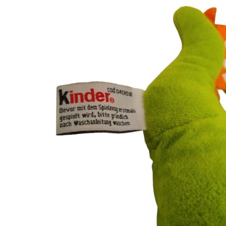 Eredeti Kinder Ferrero márkajelzett textil címke a sárkány plüssön