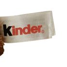 Eredeti Kinder Ferrero bevarrt textil címke a hód plüssön