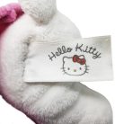Eredeti Hello Kitty márkajelzéses és cicamintás bevarrt fehér textil gyári címke közelről