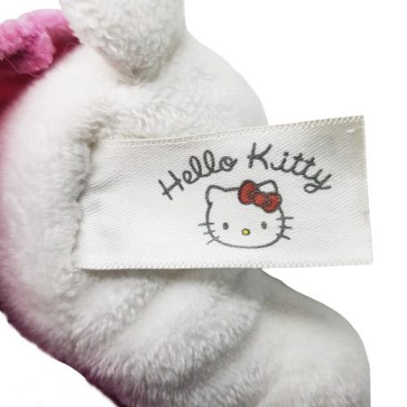 Eredeti Hello Kitty márkajelzéses és cicamintás bevarrt fehér textil gyári címke közelről