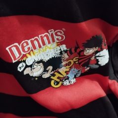 Dennis jelmez felső 11-12 év