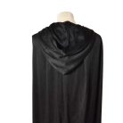 Fekete kapucnis köpeny