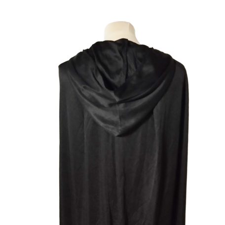 Fekete kapucnis köpeny