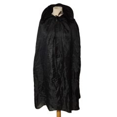 Fekete galléros köpeny