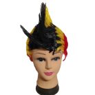 Punk tarajos irokéz paróka és szurkolói fejdísz szemből  fotózva