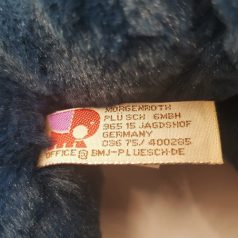Eredeti bevarrt Morgenroth Plüsch GmbH német gyári textilcímke a plüss szamáron közelről fotózva