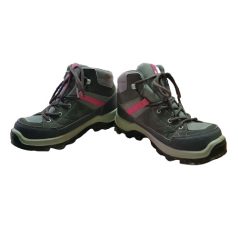 Vízálló túracipő Quechua 35-ös