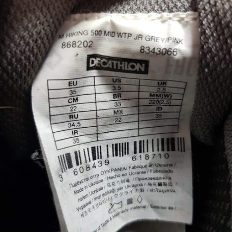 Eredeti Decathlon Quechua MH500 Mid WTP gyári mérettáblázat és vonalkód közelről