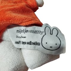 Miffy nyuszi plüss virággal 22 cm