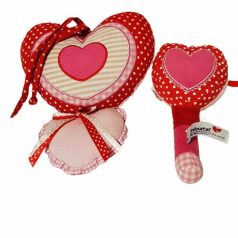   Szív alakú, altató dallamot játszó plüss játék + marokcsörgő  Prénatal