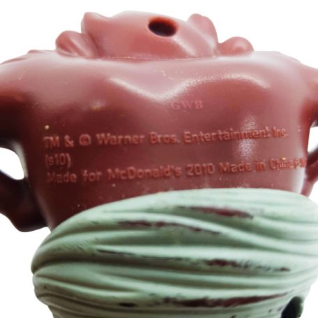 Eredeti 2010-es McDonald's és Warner Bros felirat a figura hátulján