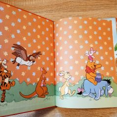 Mesekönyv belső oldal Micimackóval és barátaival