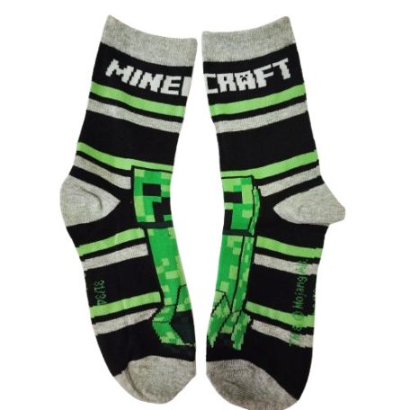 Egy pár fekete-szürke Minecraft gyerek zokni egymás mellett