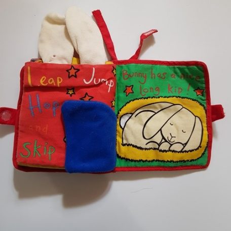 Nyuszis készségfejlesztő könyv JellyCat