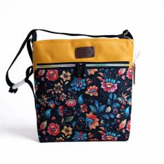   Virágos válltáska – Mustársárga, vízlepergetős 26x26 cm