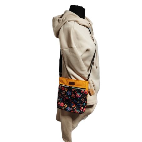  Virágos kézi- és válltáska 26 cm x 26 cm