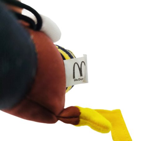 2007-es McDonald's gyári textilcímke a Mézengúz plüssön közelről fotózva