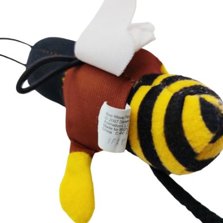 Hivatalos bevarrt Bee Movie DreamWorks gyári textilcímke a plüss méhecskén közelről fotózva